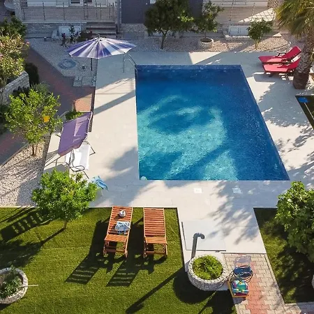 Zlatna Appartement *