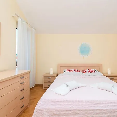 Zlatna * Betina (Sibenik-Knin)