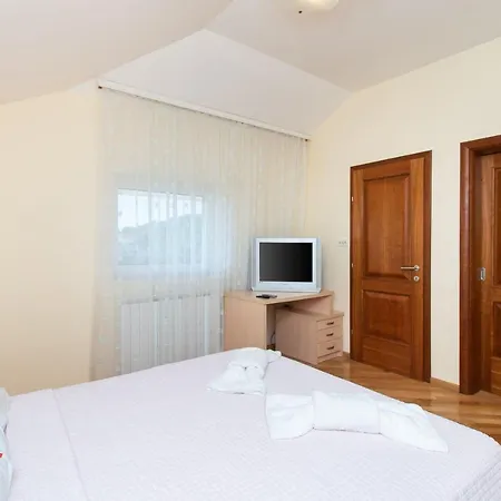 Zlatna * Betina (Sibenik-Knin)