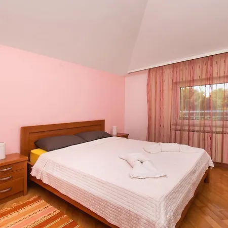 Zlatna * Betina (Sibenik-Knin)