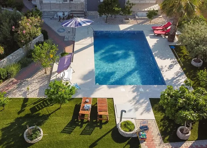 Zlatna Apartamento *