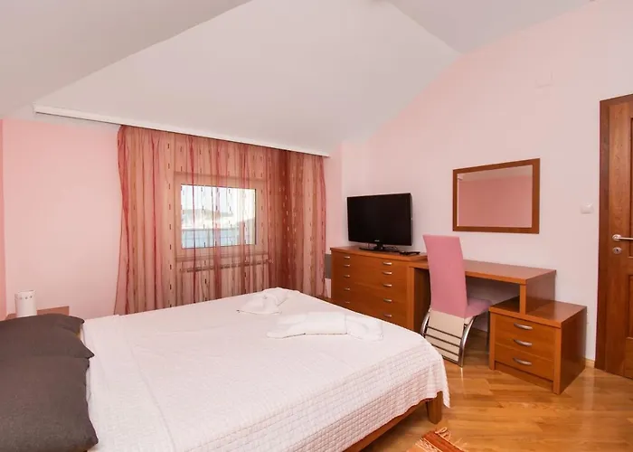 Zlatna * Betina (Sibenik-Knin)