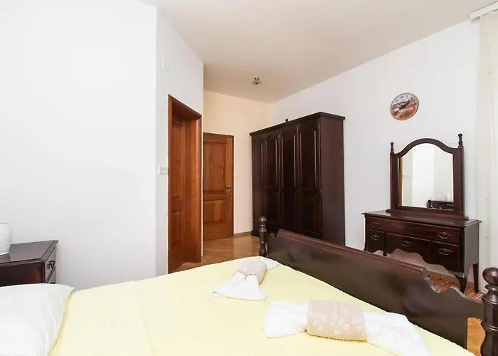 Zlatna Apartamento *