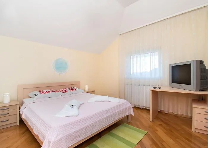 Zlatna * Betina (Sibenik-Knin)