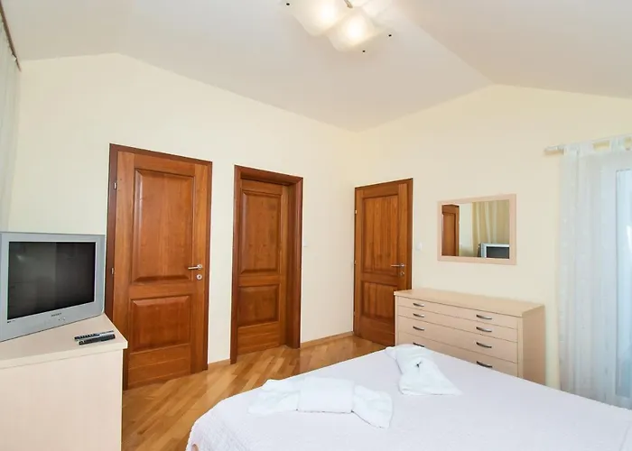 Zlatna Apartamento *