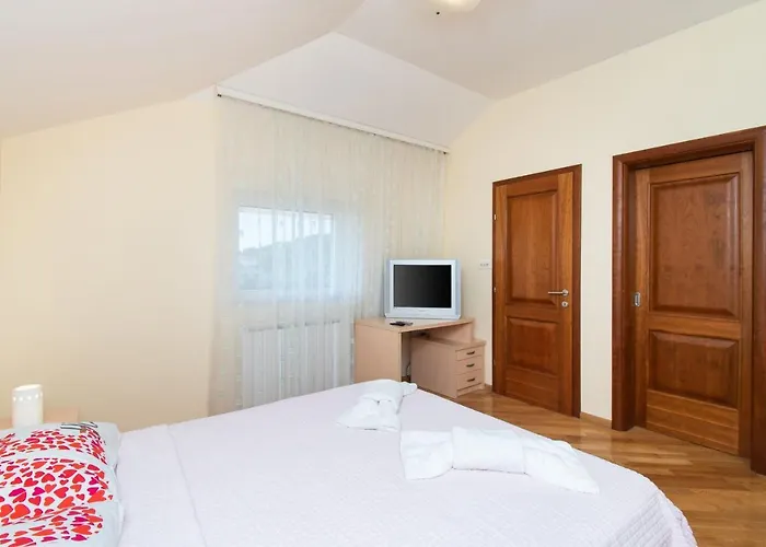 Zlatna * Betina (Sibenik-Knin)