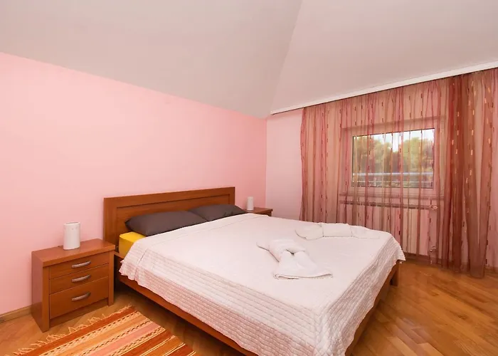 Zlatna * Betina (Sibenik-Knin)